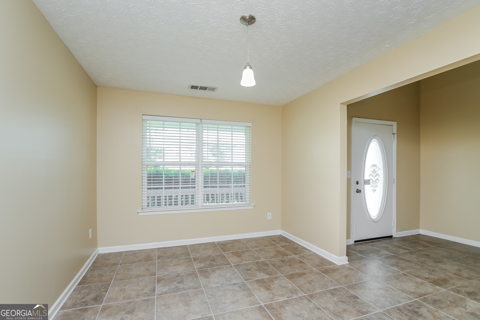 8319 Milam Loop Fairburn, GA 30213 - Photo 5 of 17