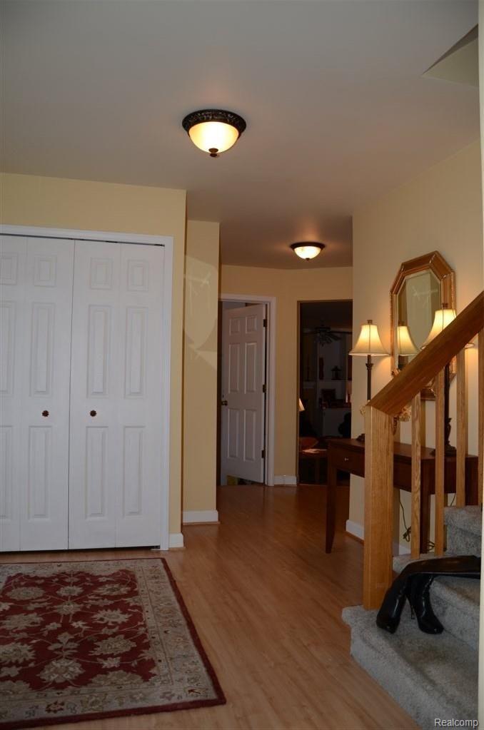 5888 Shaun Road West Bloomfield, MI 48322 - Photo 5 of 32 Foyer 2
