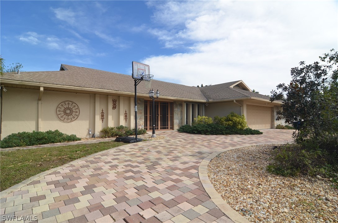 8312 Riviera Avenue Fort Myers, FL 33919 - Photo 2 of 24