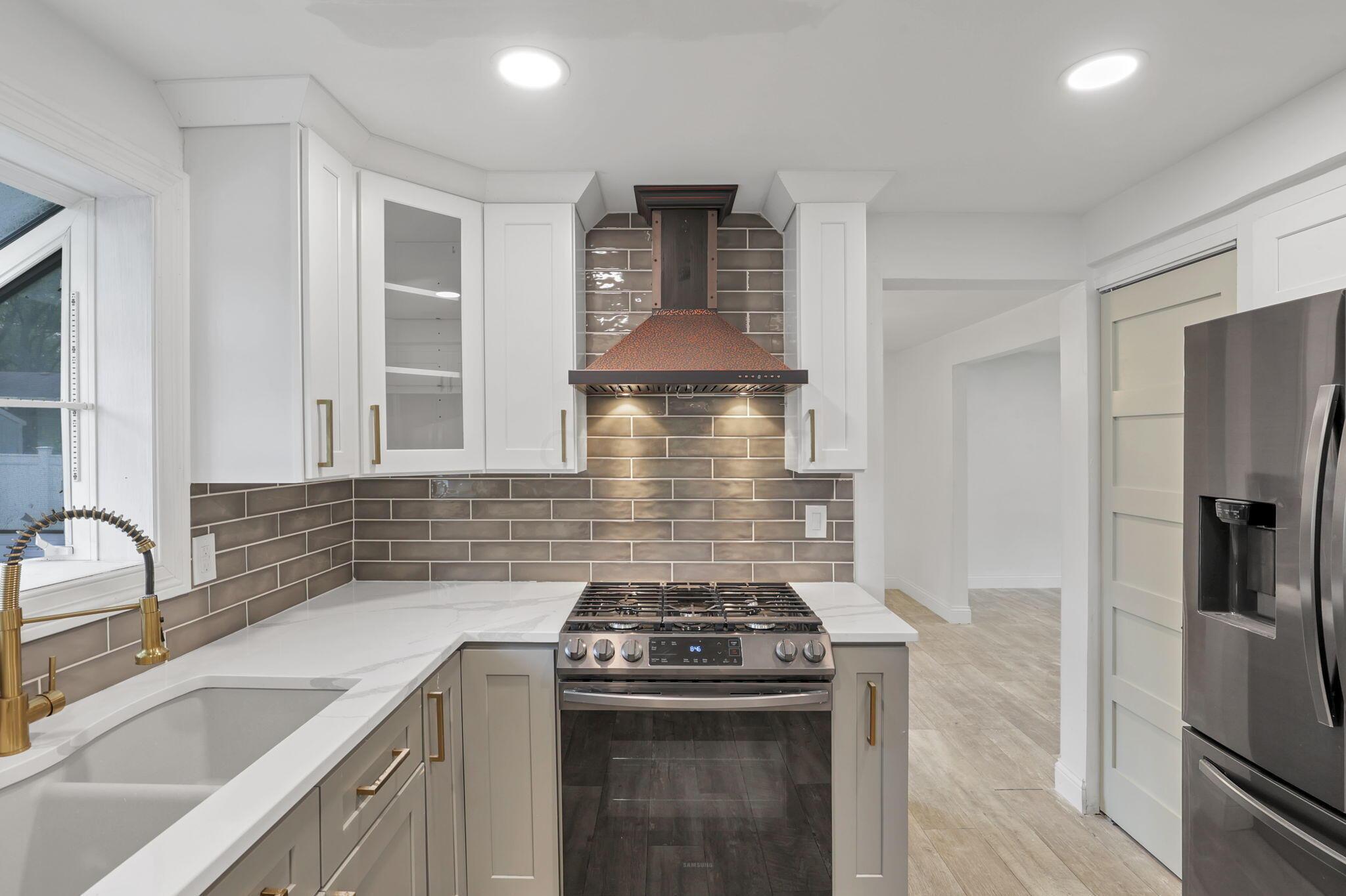 154 Landover Road Columbus, OH 43230 - Photo 16 of 47 Kitchen