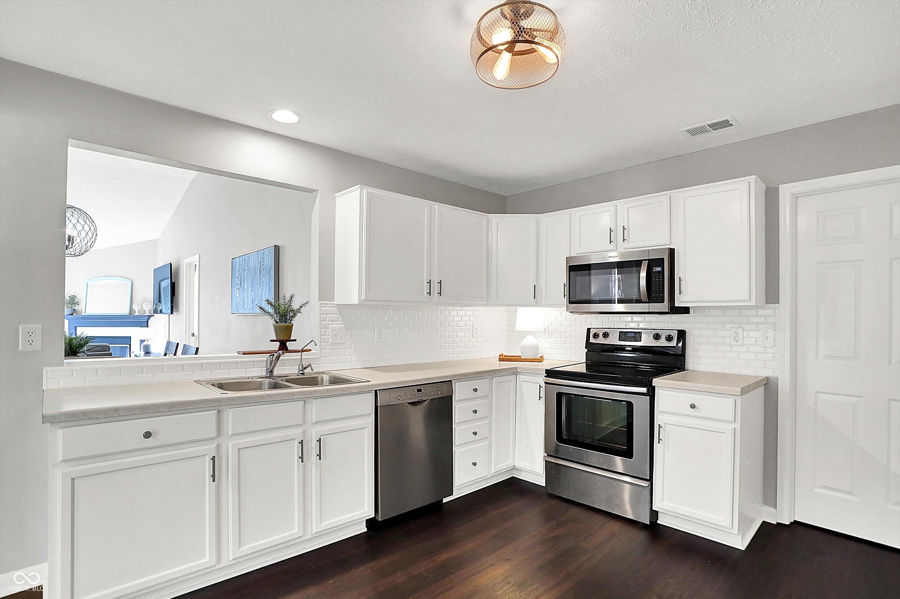 10737 Springston Court Fishers, IN 46037 - Photo 8 of 41