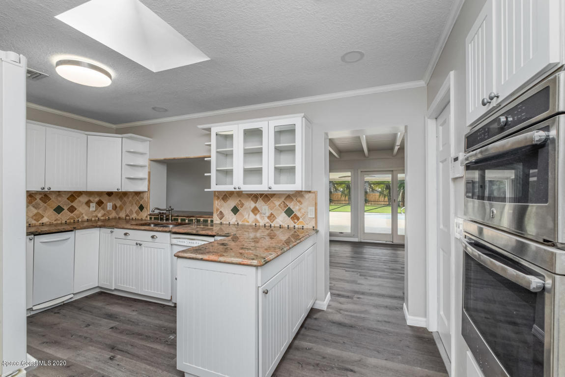 405 Sunset Boulevard Melbourne Beach, FL 32951 - Photo 3 of 26 Kitchen
