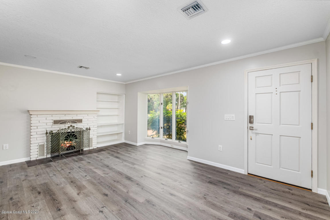 405 Sunset Boulevard Melbourne Beach, FL 32951 - Photo 5 of 26 Living room