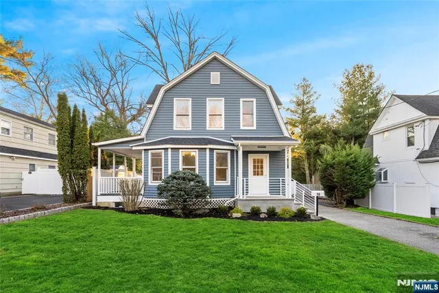 $959,000 | 16 Clarke Street, Closter, NJ 07624