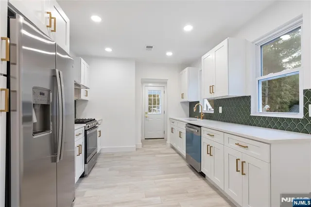 $959,000 | 16 Clarke Street, Closter, NJ 07624