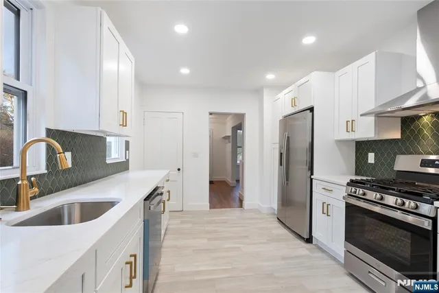 $959,000 | 16 Clarke Street, Closter, NJ 07624