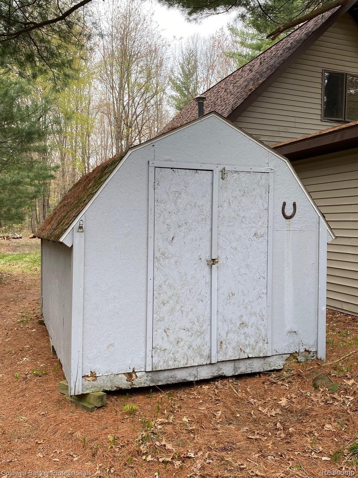 12621 Ithaca Road St. Charles, MI 48655 - Photo 31 of 39 31 12621 shed 2.jpg