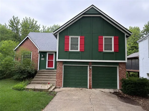 $420,000 | 15624 West 81st Street, Lenexa, KS 66219