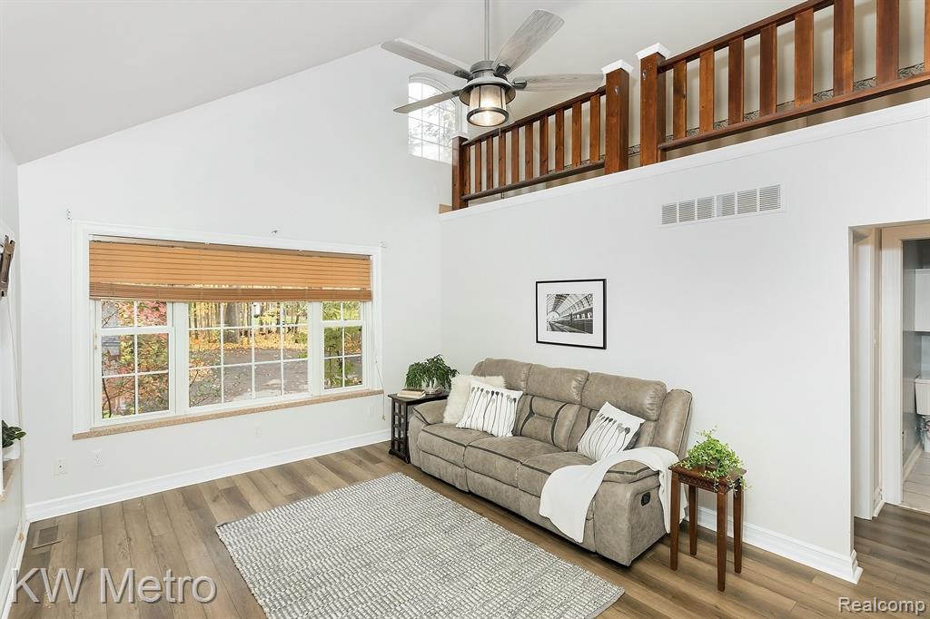3462 Hazelton Avenue Rochester Hills, MI 48307 - Photo 4 of 44