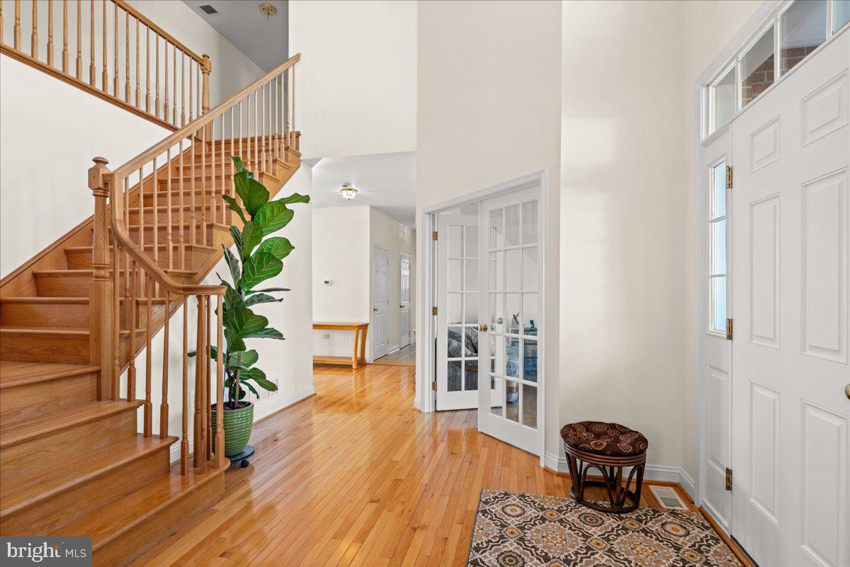 1 Gardengate Court Columbus, NJ 08022 - Photo 2 of 41 a living room with furniture and wooden floor