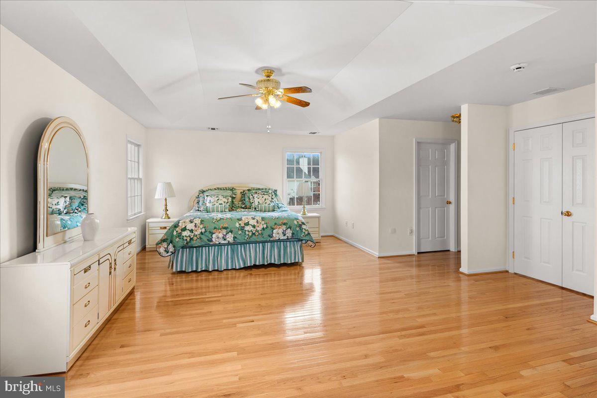 1 Gardengate Court Columbus, NJ 08022 - Photo 21 of 41 a living room with furniture and a wooden floor