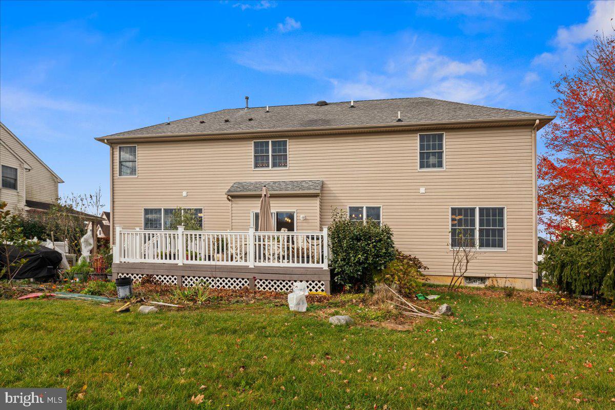 1 Gardengate Court Columbus, NJ 08022 - Photo 40 of 41 a front view of a house with a yard