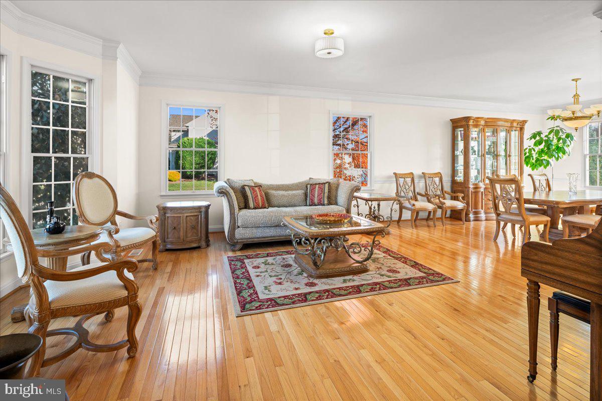 1 Gardengate Court Columbus, NJ 08022 - Photo 4 of 41 a living room with furniture and a table