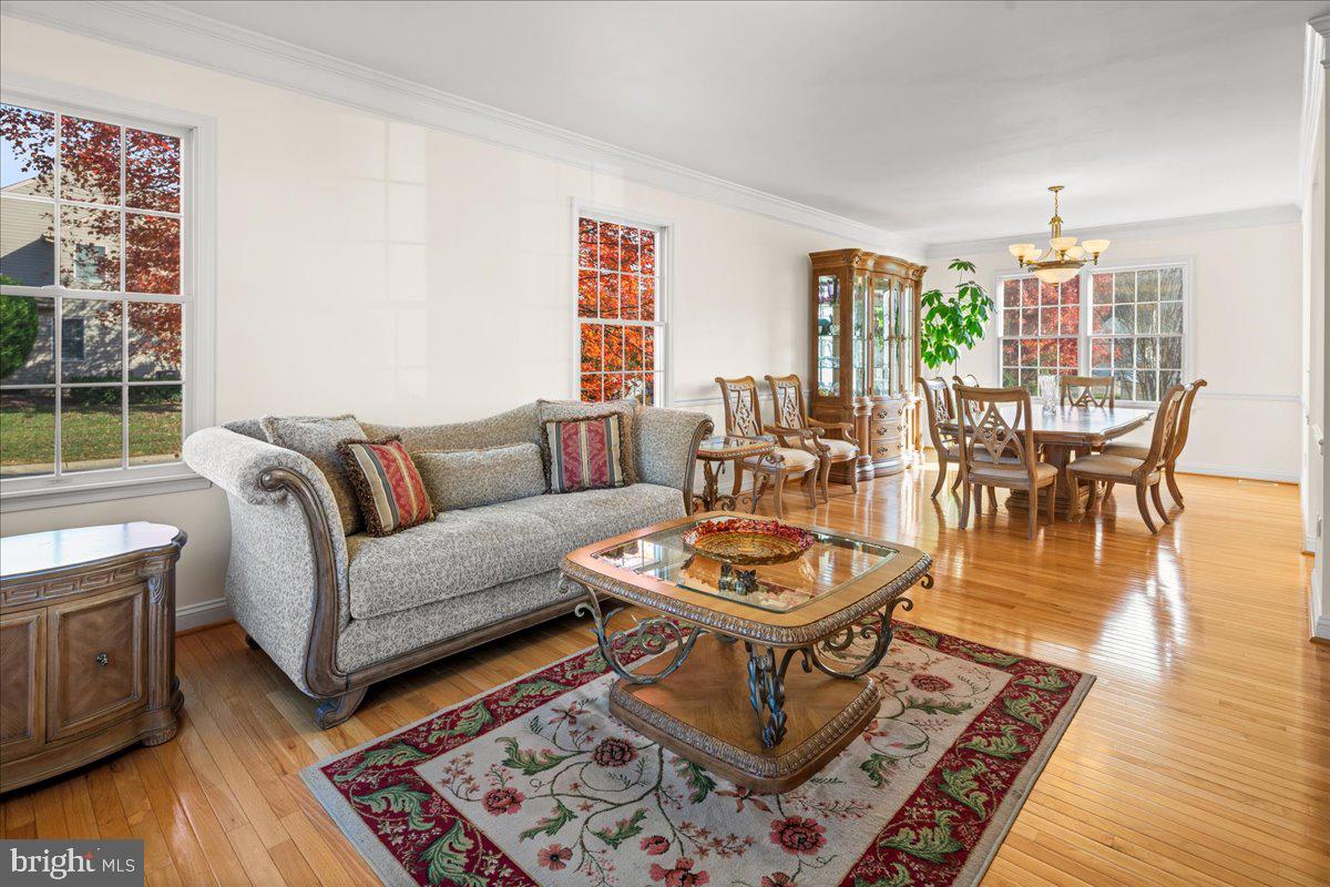 1 Gardengate Court Columbus, NJ 08022 - Photo 5 of 41 a living room with furniture and wooden floor