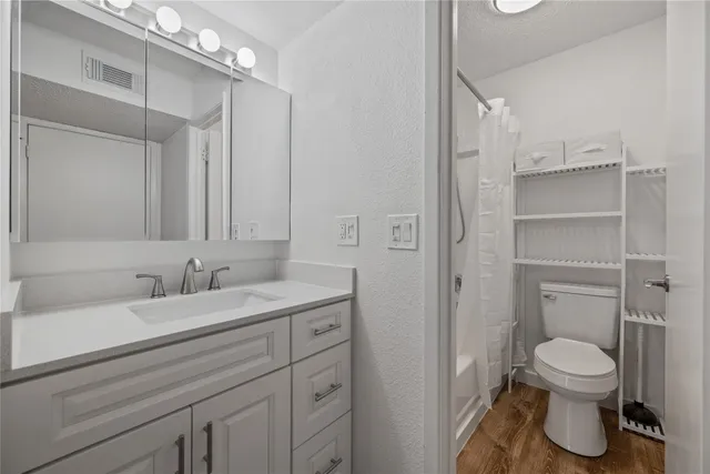 $130,000 | 250 El Dorado Boulevard, Unit 217, Webster, TX 77598