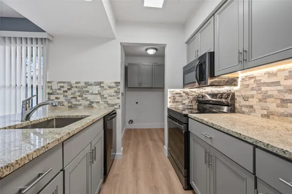 $130,000 | 250 El Dorado Boulevard, Unit 217, Webster, TX 77598