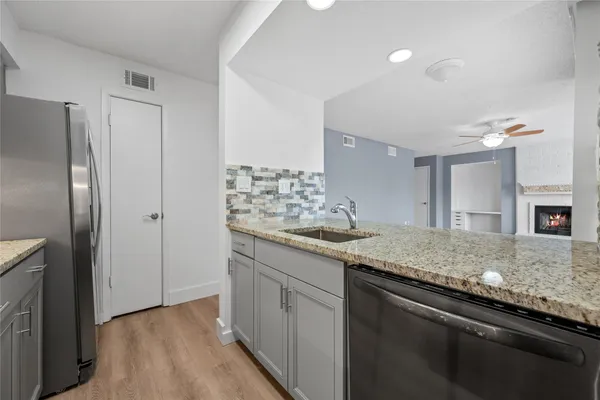 $130,000 | 250 El Dorado Boulevard, Unit 217, Webster, TX 77598