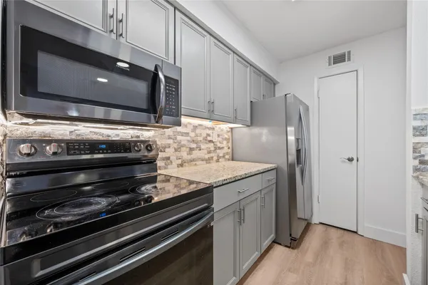 $130,000 | 250 El Dorado Boulevard, Unit 217, Webster, TX 77598