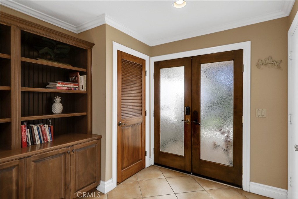 6 Tortosa Drive Rancho Mirage, CA 92270 - Photo 12 of 24 a view of a hallway with shelves