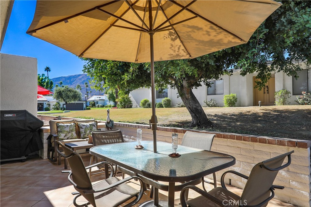 6 Tortosa Drive Rancho Mirage, CA 92270 - Photo 21 of 24 a view of a backyard with sitting area