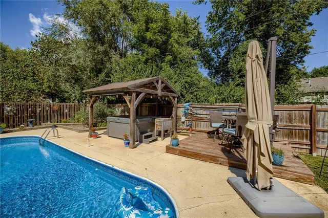 $420,000 | 129 Crestview Court, Lansing, KS 66043