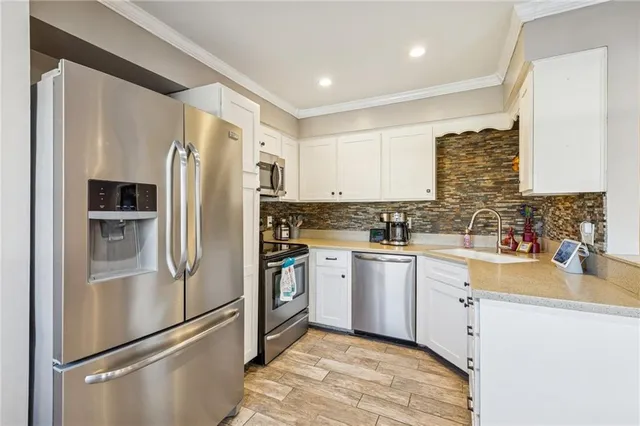 $420,000 | 129 Crestview Court, Lansing, KS 66043