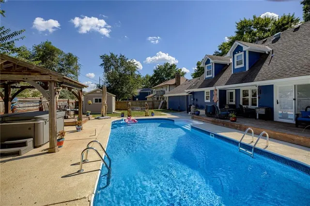 $420,000 | 129 Crestview Court, Lansing, KS 66043