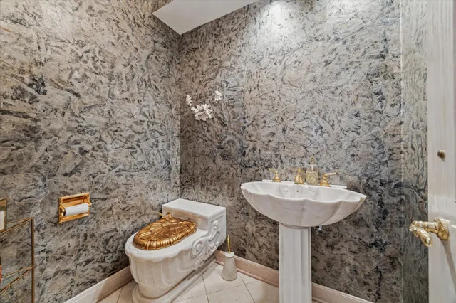 $3,500,000 | 903 Old Lake Road, Houston, TX 77057