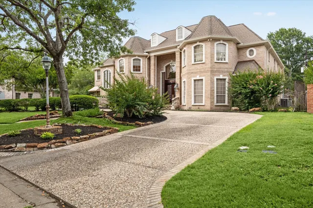 $3,500,000 | 903 Old Lake Road, Houston, TX 77057