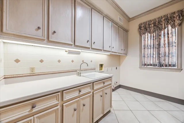 $3,500,000 | 903 Old Lake Road, Houston, TX 77057