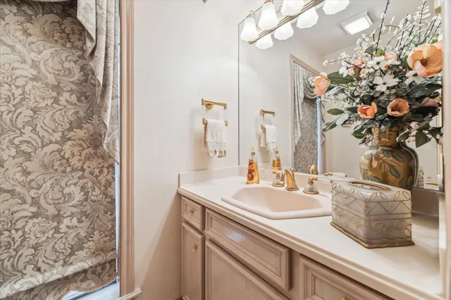 $3,500,000 | 903 Old Lake Road, Houston, TX 77057