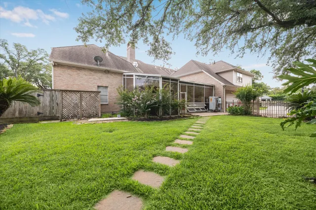 $3,500,000 | 903 Old Lake Road, Houston, TX 77057