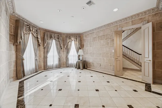 $3,500,000 | 903 Old Lake Road, Houston, TX 77057