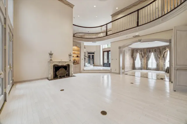 $3,500,000 | 903 Old Lake Road, Houston, TX 77057