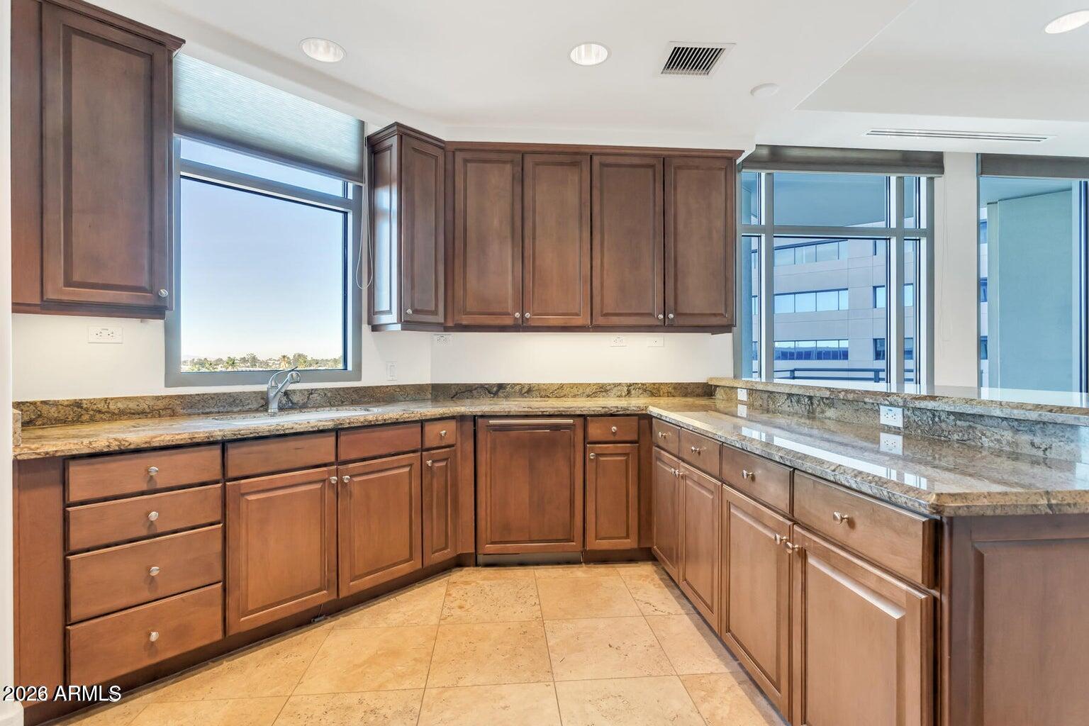 2211 East Camelback Road, Unit 409 Phoenix, AZ 85016 - Photo 6 of 55 5
