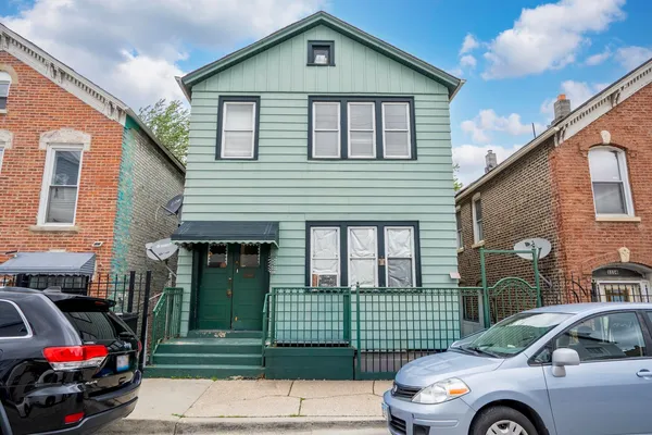 $2,000 | 1116 West 19th Street, Unit 2F, Chicago, IL 60608