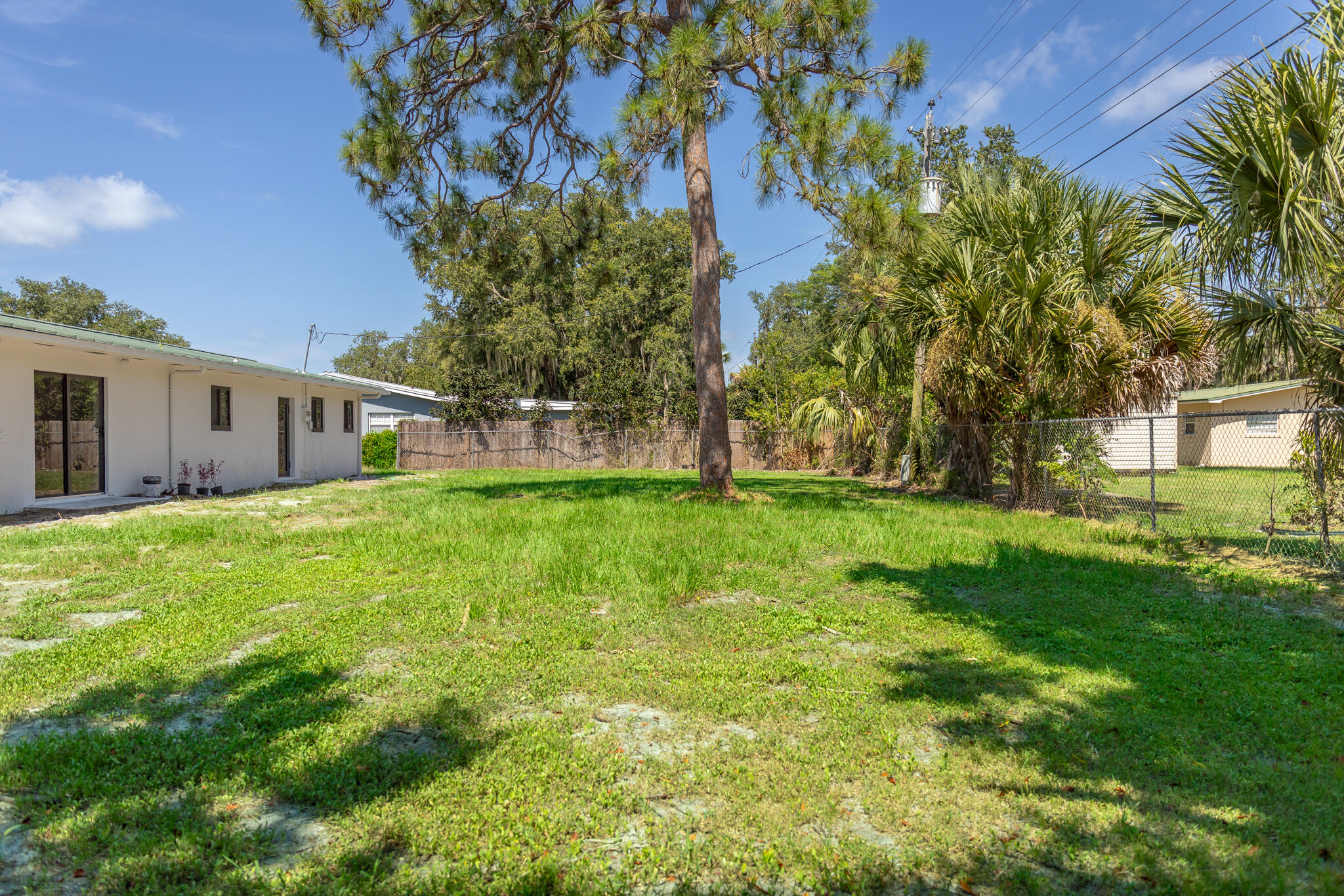 809 Southeast 12th Street Okeechobee, FL 34974 - Photo 37 of 62 a front view of house with yard and green space