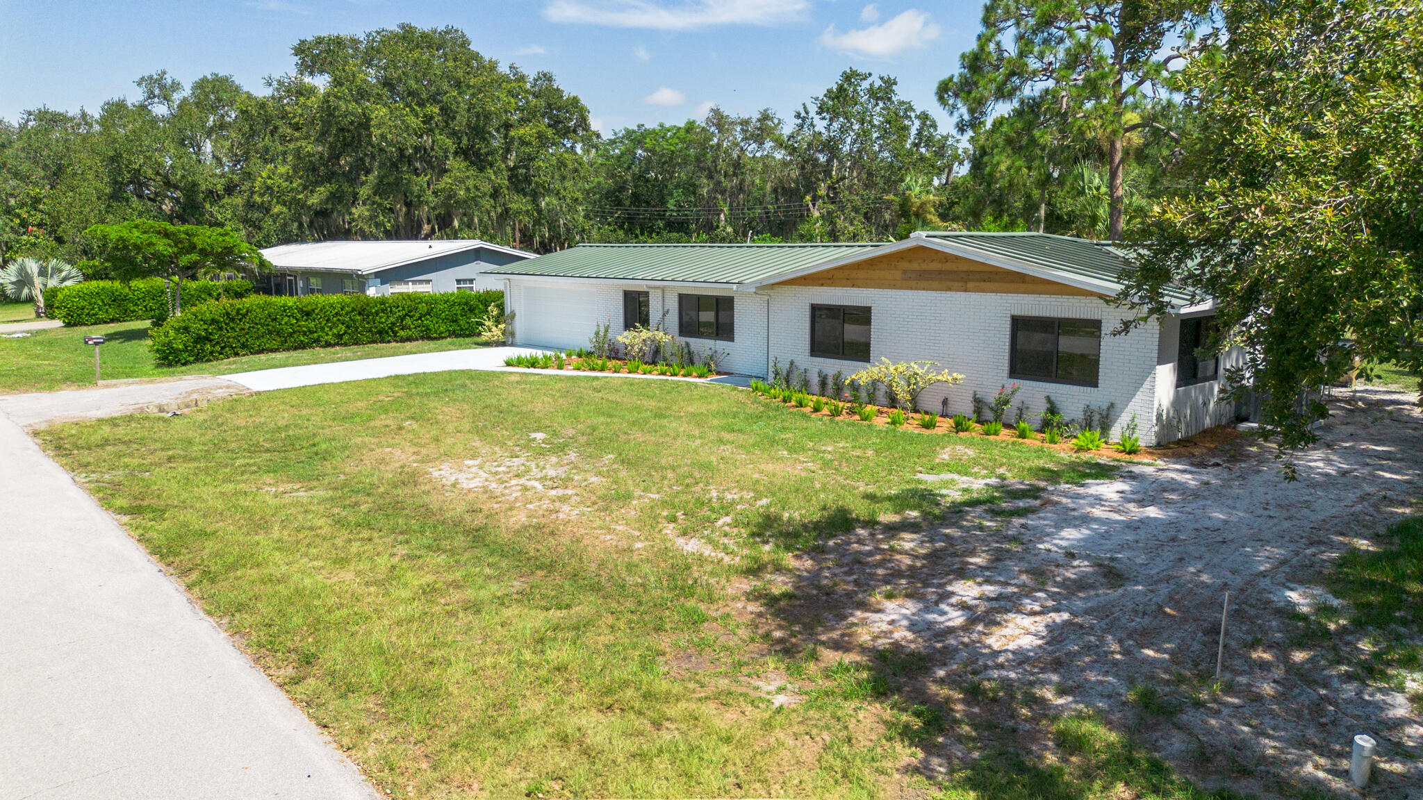 809 Southeast 12th Street Okeechobee, FL 34974 - Photo 58 of 62 a front view of a house with a yard