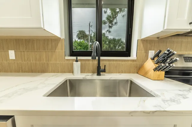 $359,000 | 809 Southeast 12th Street, Okeechobee, FL 34974