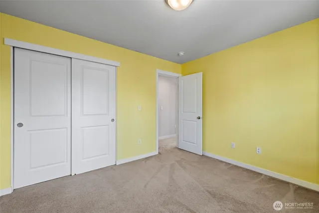 a view of a big room with closet