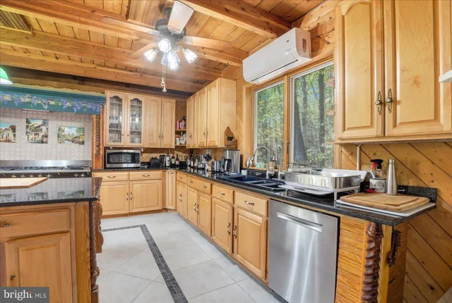 $1,100,000 | 493 Lake Drive, Nesquehoning, PA 18240