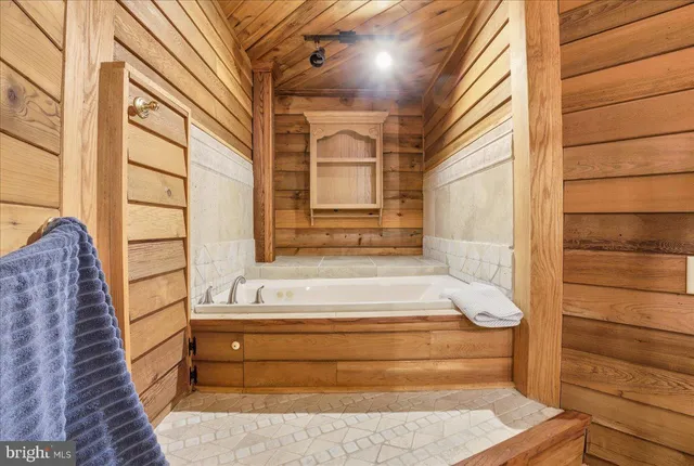 $1,100,000 | 493 Lake Drive, Nesquehoning, PA 18240