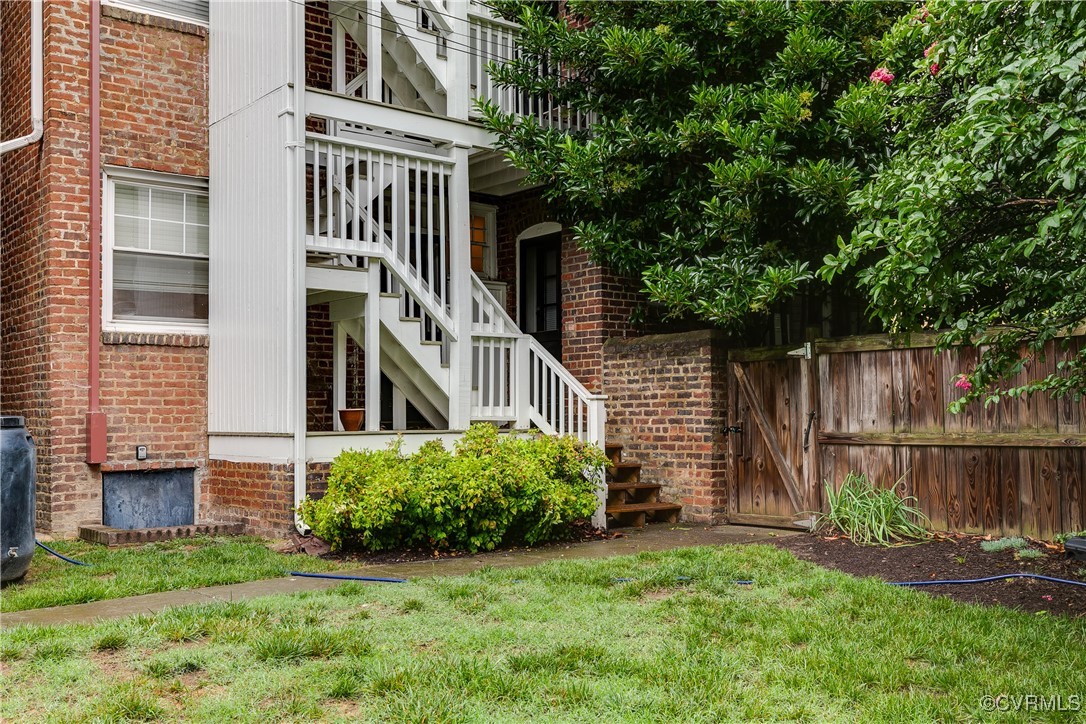 619 Roseneath Road, Unit U21 Richmond, VA 23221 - Photo 20 of 21 a view of a house with a yard and plants
