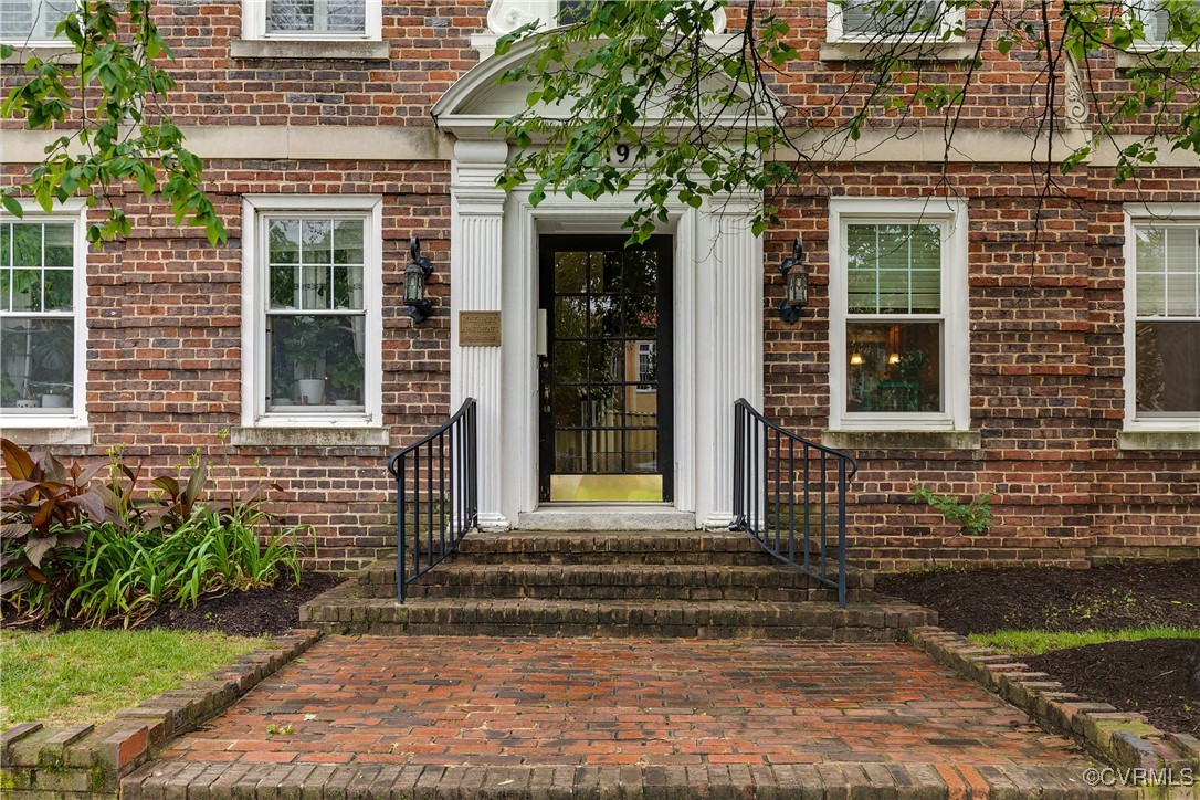 619 Roseneath Road, Unit U21 Richmond, VA 23221 - Photo 3 of 21 a small garden in front of a house
