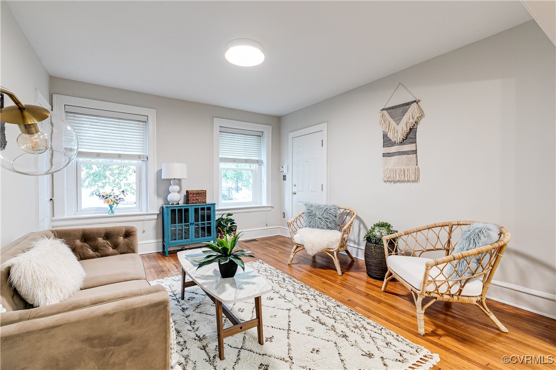 619 Roseneath Road, Unit U21 Richmond, VA 23221 - Photo 7 of 21 a living room with furniture and a large window