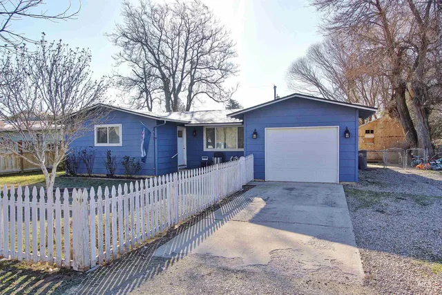 $309,900 | 217 West Washington Avenue, Homedale, ID 83628