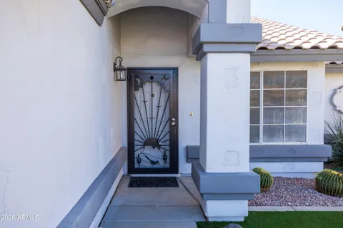 $435,000 | 1305 West Wagoner Road, Phoenix, AZ 85023