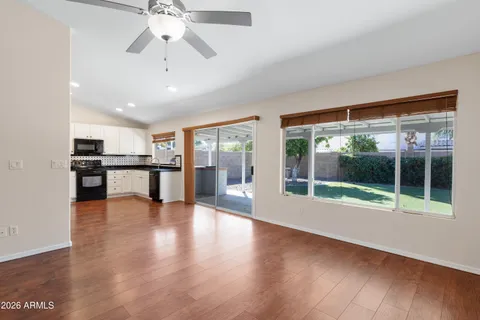 $435,000 | 1305 West Wagoner Road, Phoenix, AZ 85023