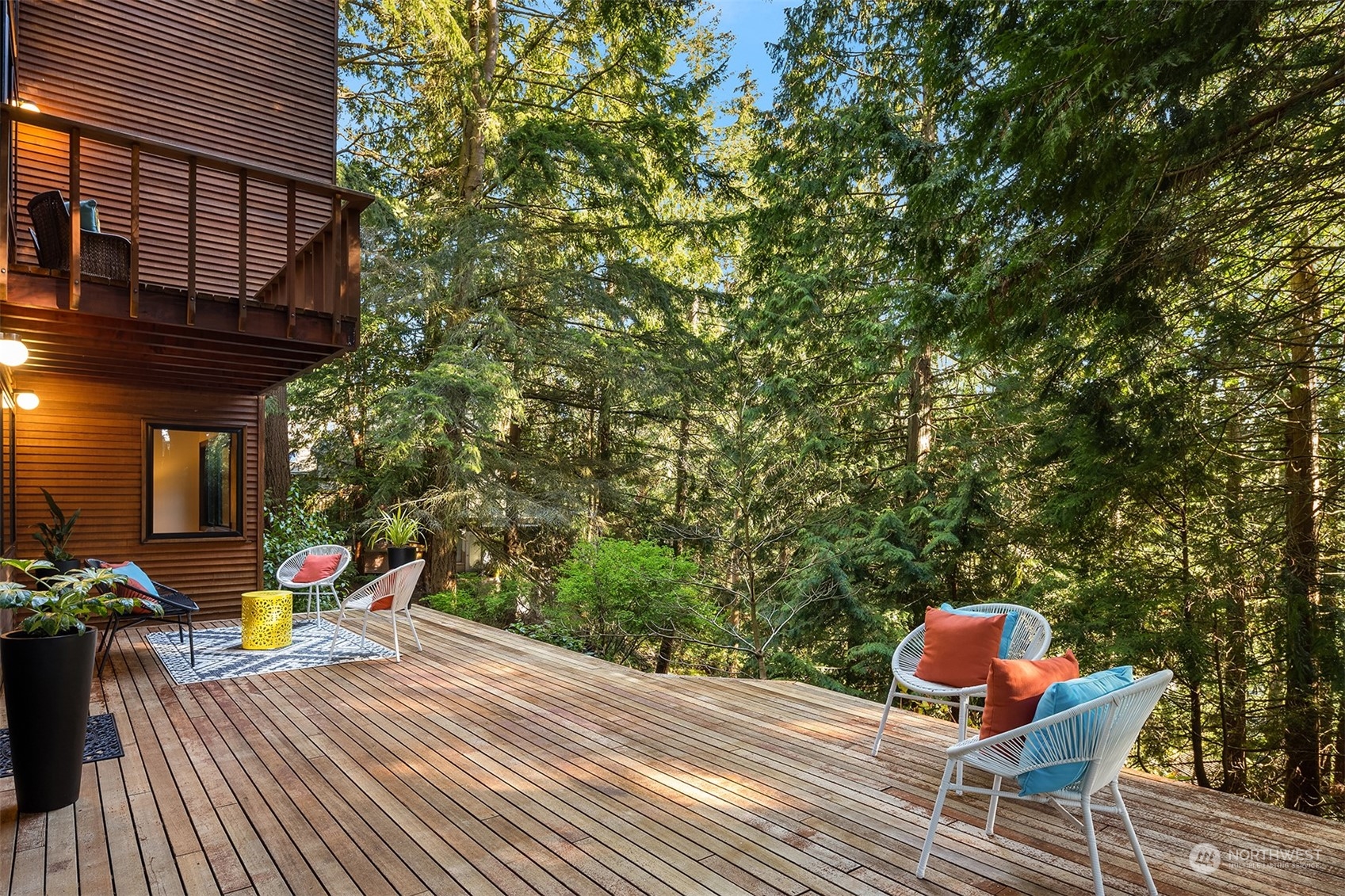21088 88th Place West Edmonds, WA 98026 - Photo 35 of 37 a backyard of a house with table and chairs