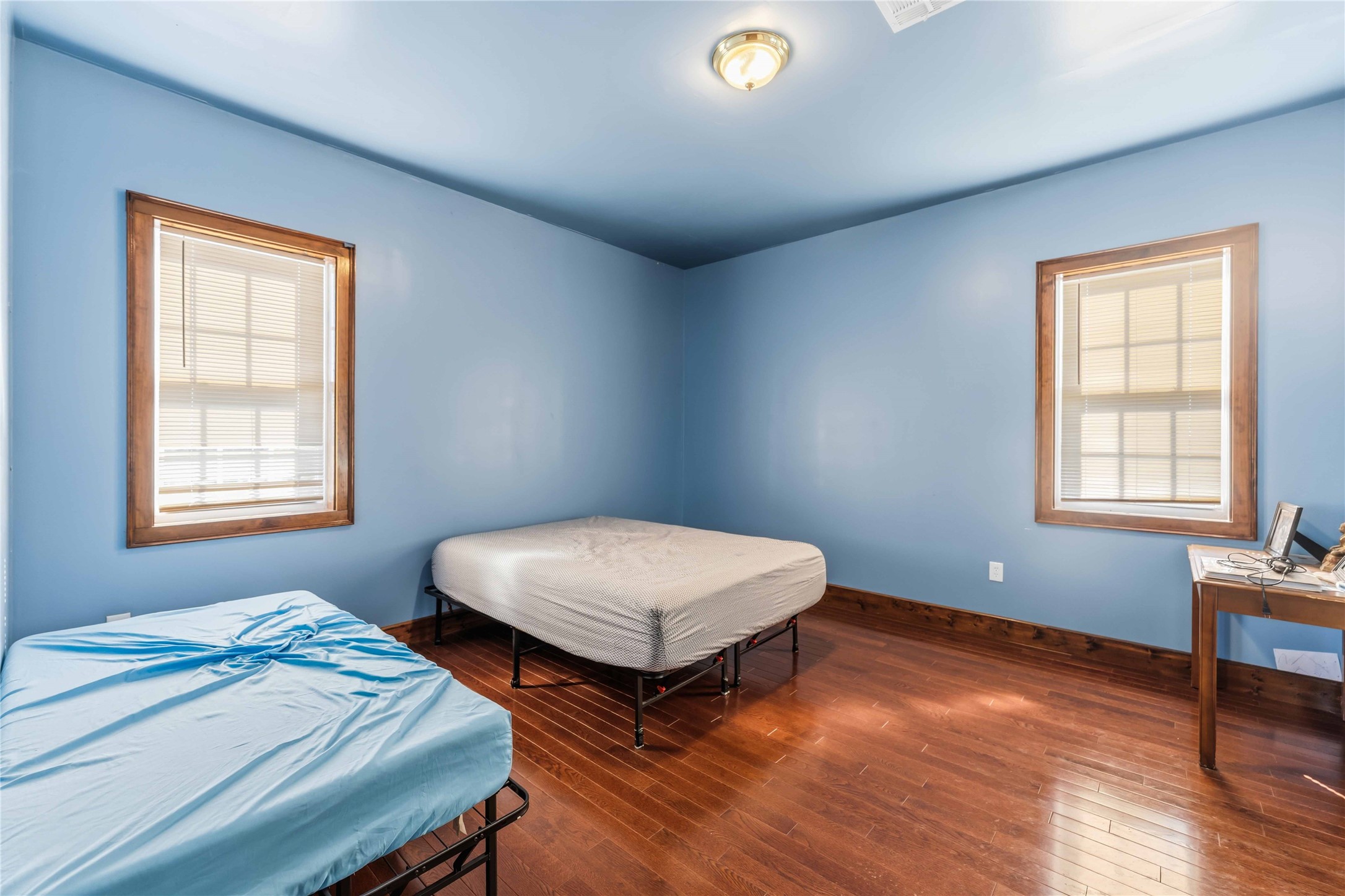 7954 County Road 121 Rosharon, TX 77583 - Photo 14 of 35 a bedroom with bed and a window